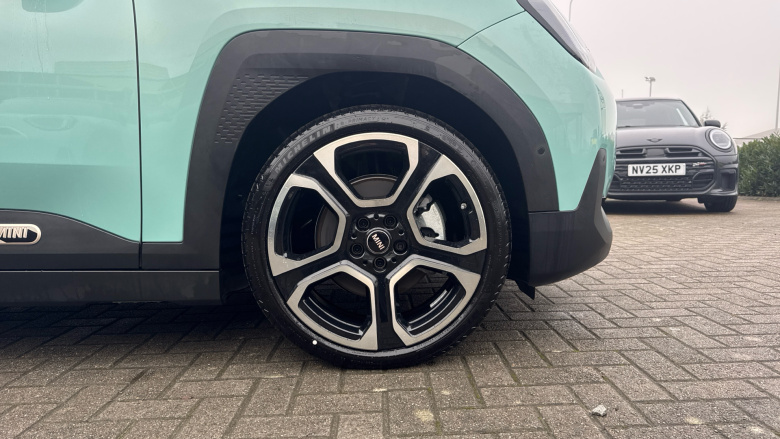 MINI Aceman 135kW E Classic 43kWh 5dr Auto Electric Hatchback